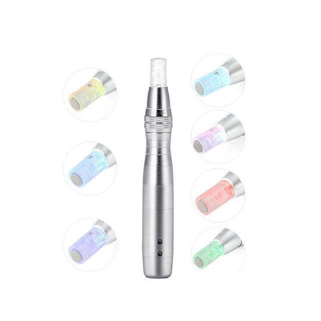 Color de cuerpo plateado 7 Color LED Foton Eléctrico Derma Pen para la función de rejuvenecimiento de la piel